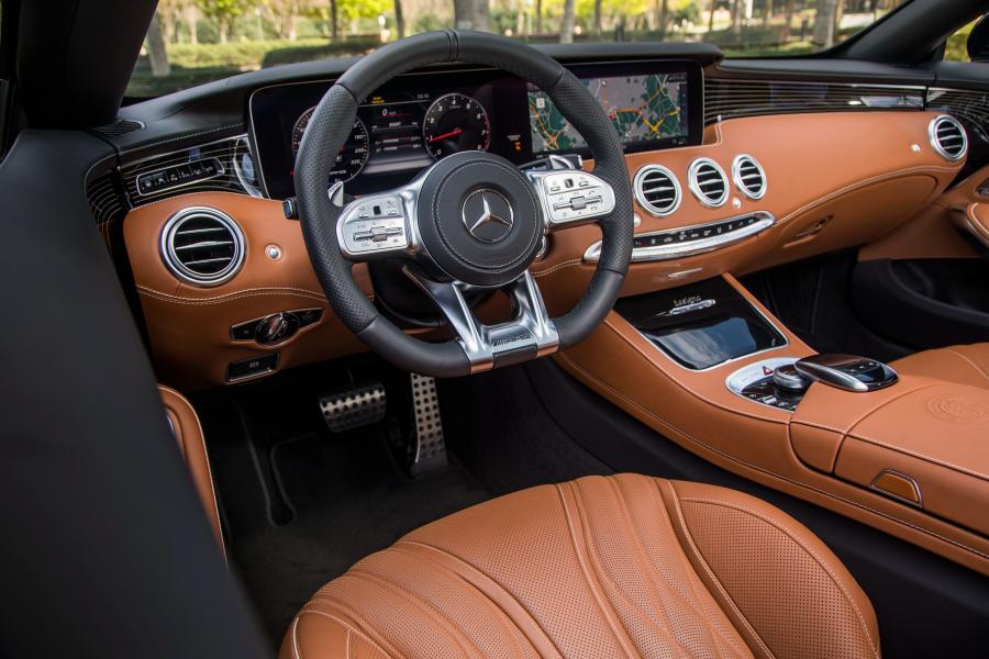 Интерьер Mercedes-AMG S65 Cabriolet (A217) 2018 года  (NA) (фото 14 из 42)